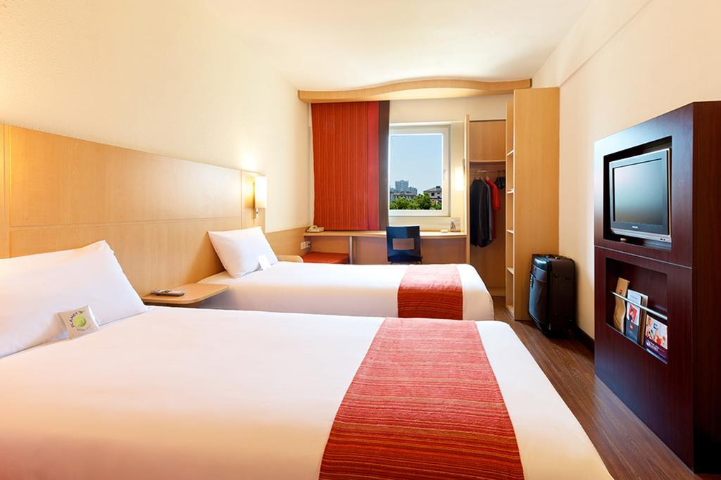 Ibis Ningbo Qianhu Plaza Hotel Esterno foto