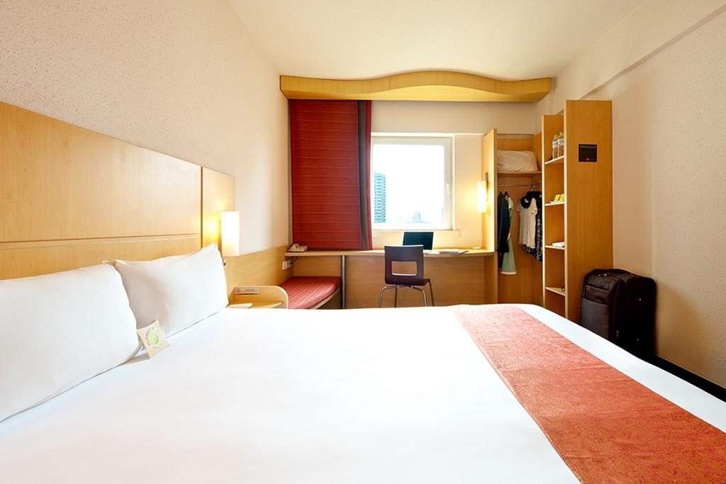 Ibis Ningbo Qianhu Plaza Hotel Esterno foto