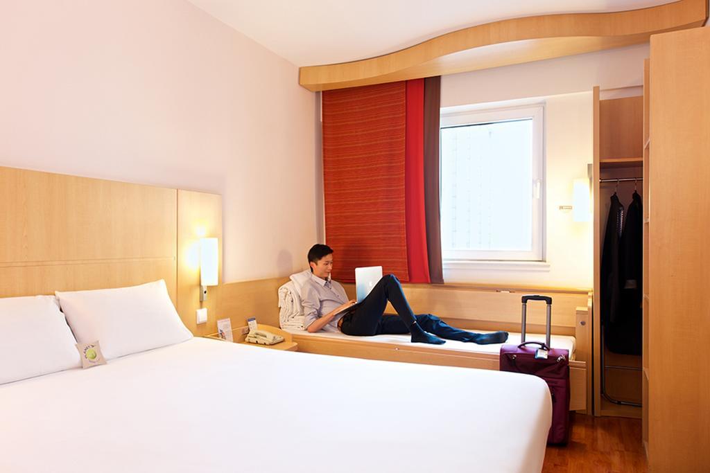 Ibis Ningbo Qianhu Plaza Hotel Esterno foto