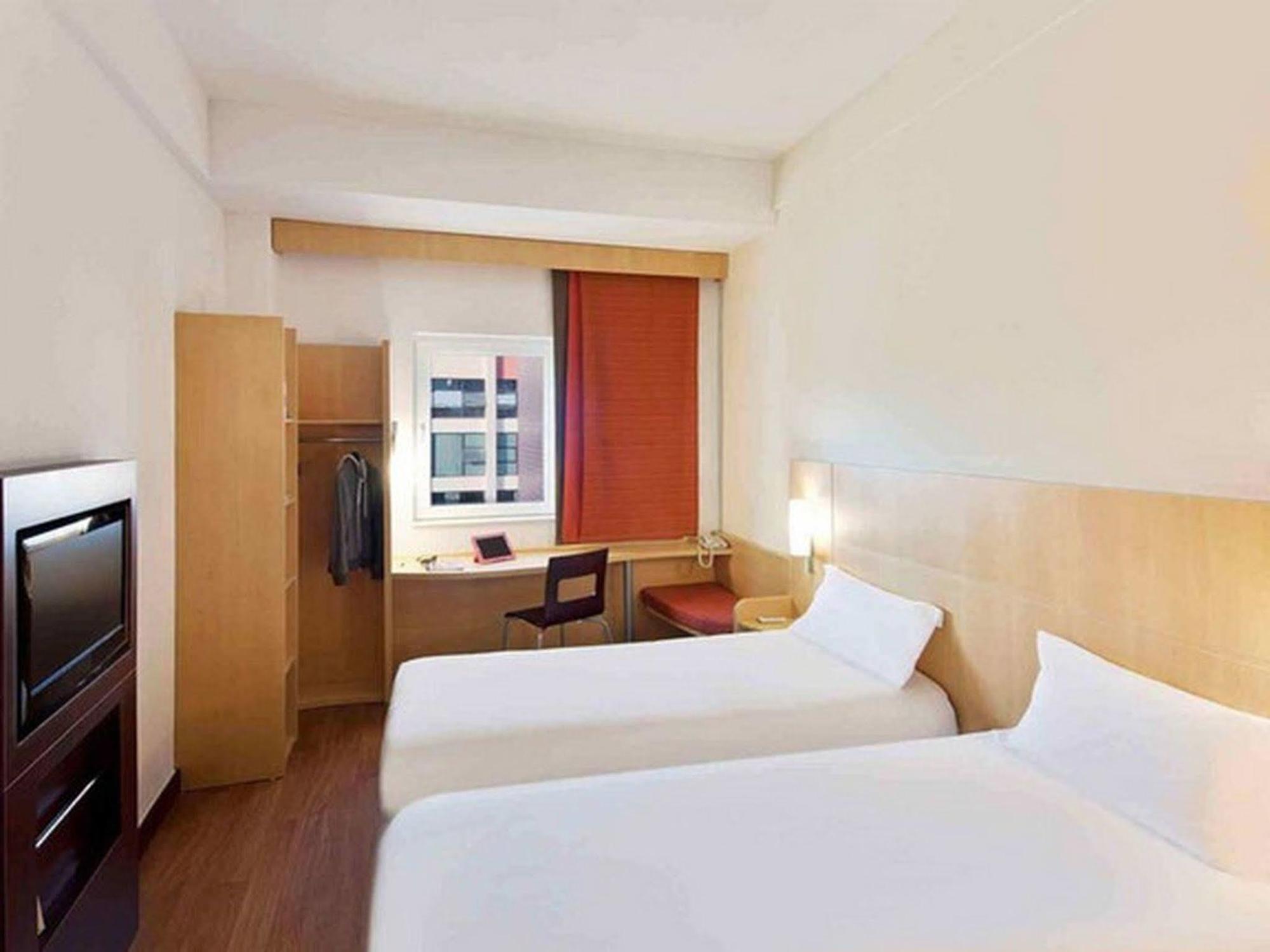 Ibis Ningbo Qianhu Plaza Hotel Esterno foto