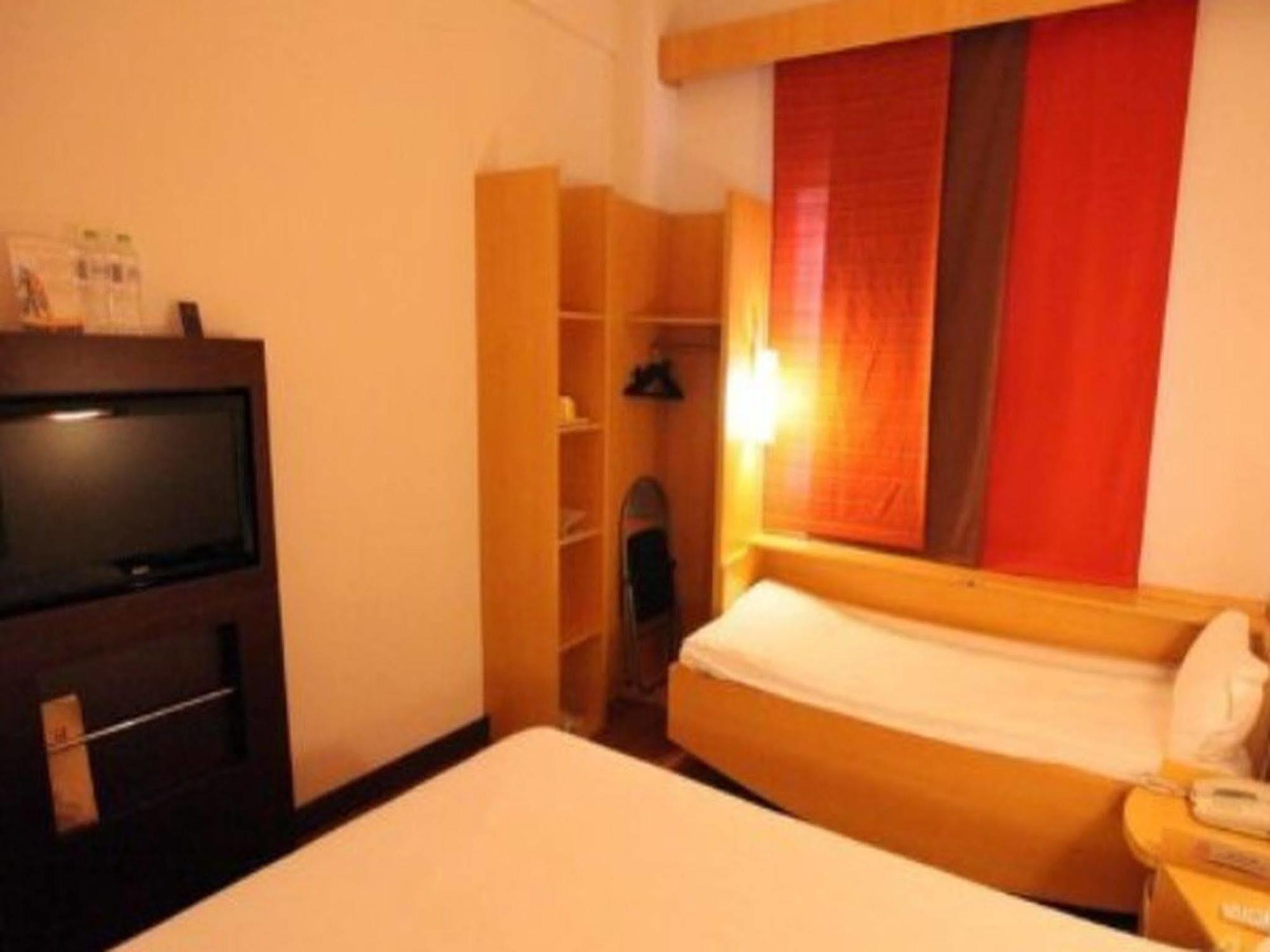 Ibis Ningbo Qianhu Plaza Hotel Esterno foto