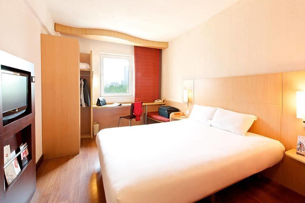 Ibis Ningbo Qianhu Plaza Hotel Esterno foto