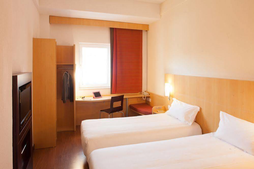Ibis Ningbo Qianhu Plaza Hotel Esterno foto