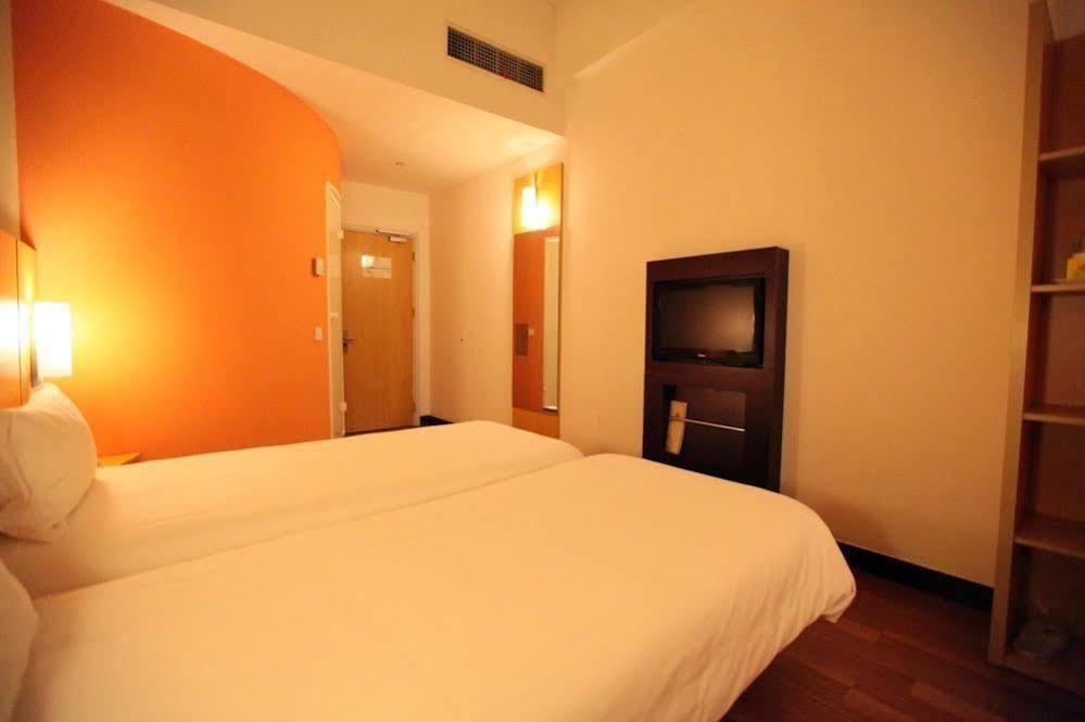 Ibis Ningbo Qianhu Plaza Hotel Esterno foto