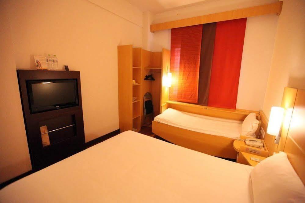Ibis Ningbo Qianhu Plaza Hotel Esterno foto